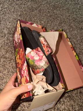 100% authentic GUCCI Supreme Bloom Slides